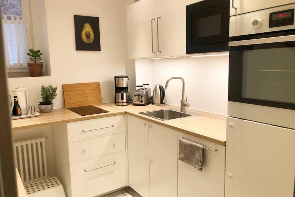 Gemuetliche Sanierte 1 Zimmer Wohnung Mit Privatem Parkplatz Im Zentrum Kiel Buitenkant foto