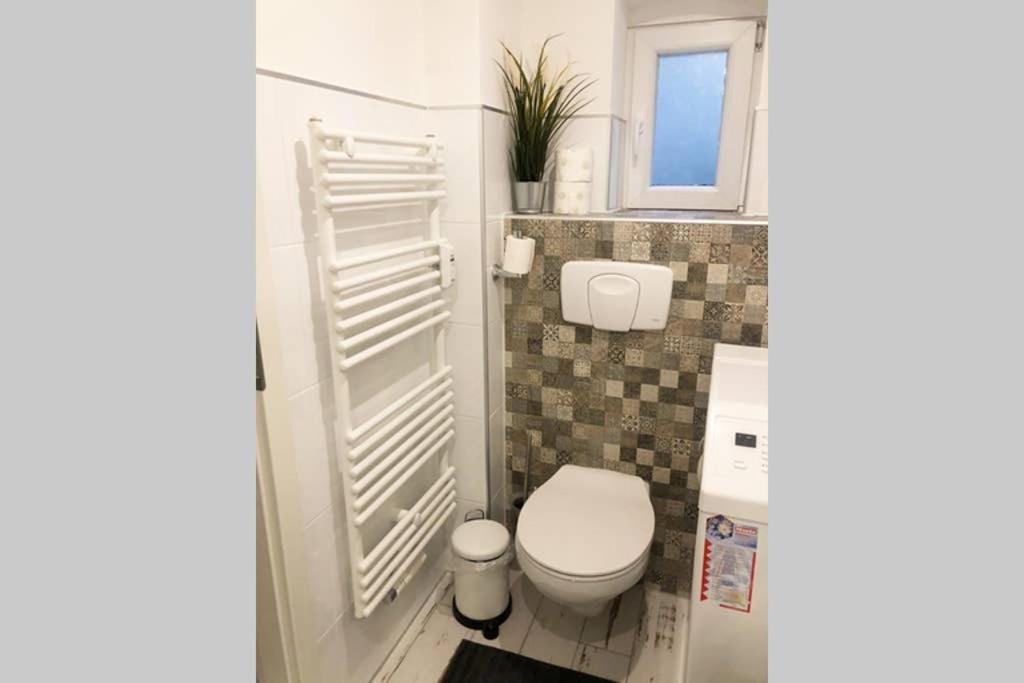 Gemuetliche Sanierte 1 Zimmer Wohnung Mit Privatem Parkplatz Im Zentrum Kiel Buitenkant foto