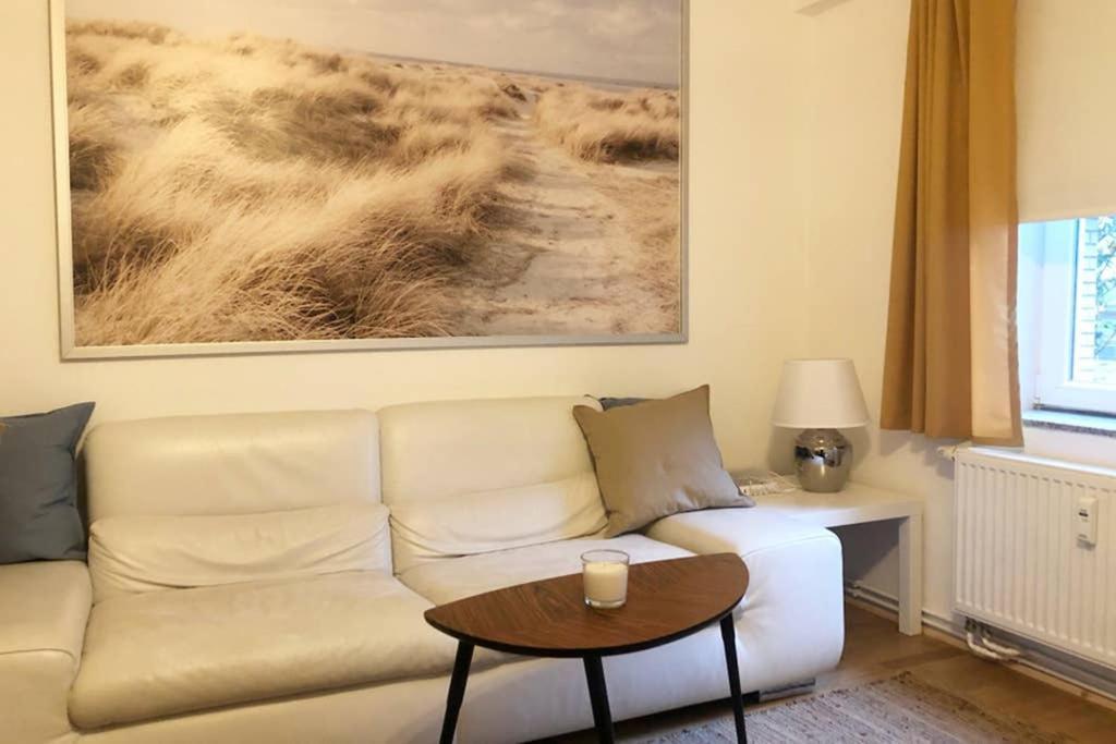 Gemuetliche Sanierte 1 Zimmer Wohnung Mit Privatem Parkplatz Im Zentrum Kiel Buitenkant foto
