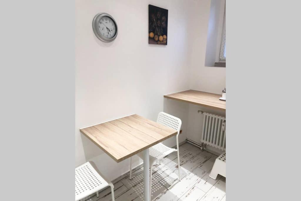 Gemuetliche Sanierte 1 Zimmer Wohnung Mit Privatem Parkplatz Im Zentrum Kiel Buitenkant foto