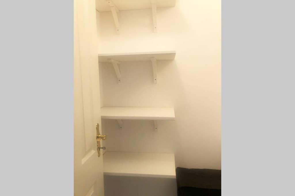 Gemuetliche Sanierte 1 Zimmer Wohnung Mit Privatem Parkplatz Im Zentrum Kiel Buitenkant foto
