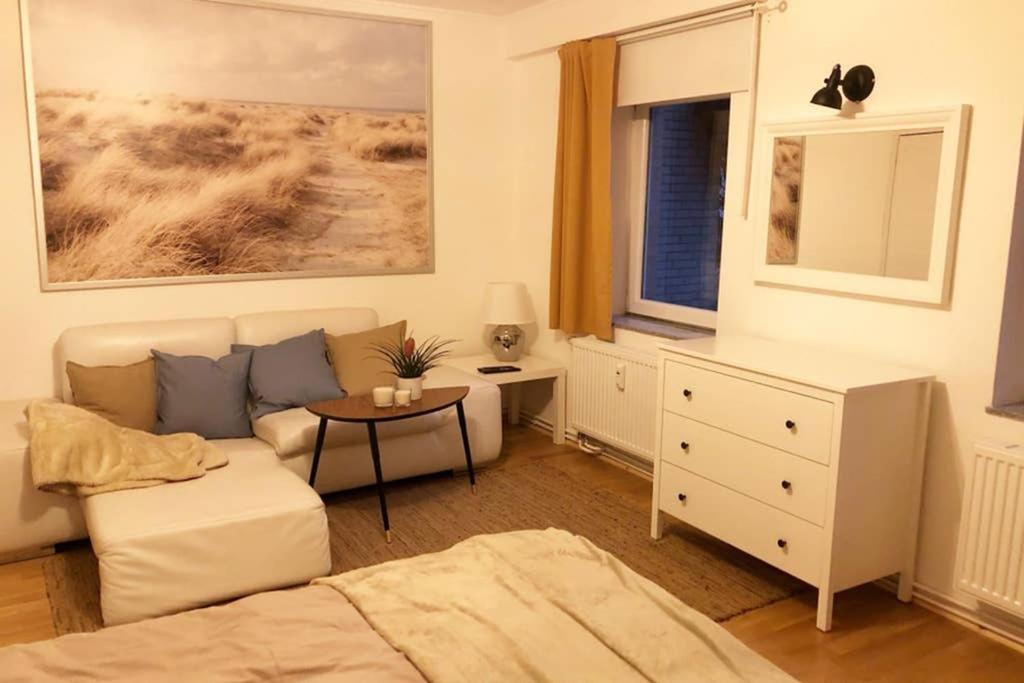 Gemuetliche Sanierte 1 Zimmer Wohnung Mit Privatem Parkplatz Im Zentrum Kiel Buitenkant foto